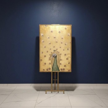 لوحه جداري كانفس باطار خشبي برسمة الطاوس الذهبي 8597