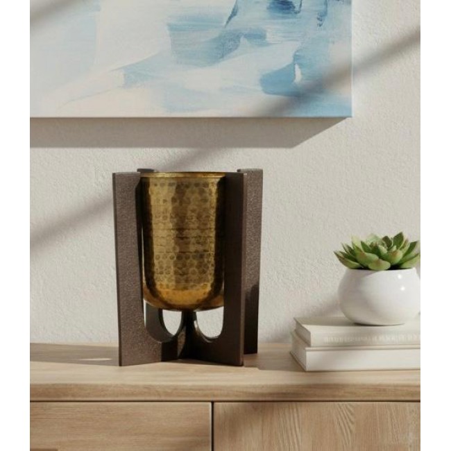 فازه مصنوعه من المعدن المطروق يدويا بقاعده عصريه 8603