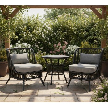 كرسي يجمع بين الأناقة العصرية وجمال التصميم الطبيعه مما يجعله إضافة مثالية لأي مساحة معيشة سواء كانت داخلية أو خارجيةL8504