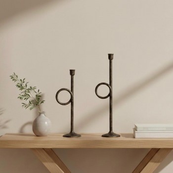 طقم شمعدان معدن بتصميم حلقي يحاكي شكل البوق العدد 2 قطعه L8635 طقم شمعدان معدن بتصميم حلقي يحاكي شكل البوق العدد 2 قطعه L8635