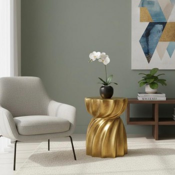 طاوله جانبيه بتصميم حلزوني فريد يمنحه مظهراً فنياً يشبه التحف المنحوتةL8558