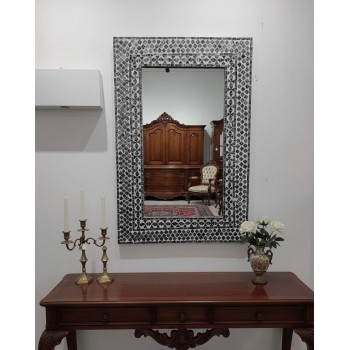 مرايا جداريه فاخرة مرصعة بصدف الطبيعي تجمع بين الحرفية اليدوية التقليدية والتصميم الهندسي L8483العصري. 