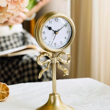 ساعة مكتبية مصنوعه من المعدن تتميز بتصميم أنيق يجمع بين الطراز الفيكتوري واللمسات الفرنسيه العصرية،9565