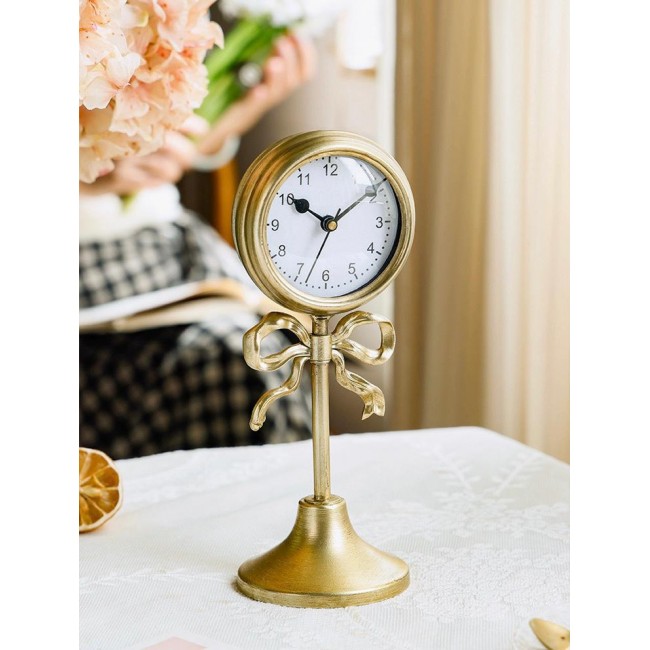 ساعة مكتبية مصنوعه من المعدن تتميز بتصميم أنيق يجمع بين الطراز الفيكتوري واللمسات الفرنسيه العصرية،9565