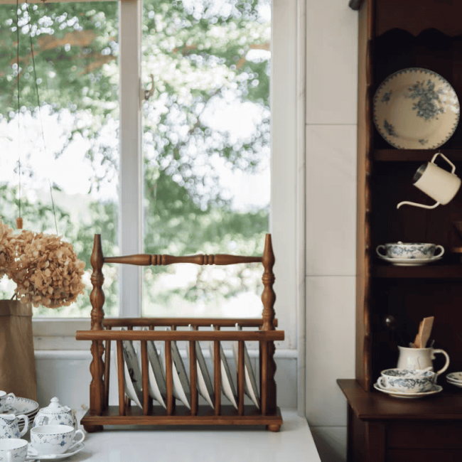 حامل صحون مصنوع من الخشب الطبيعي يضيف لمسة من سحر السبعينيات وأناقة الريف الأوروبي 9620