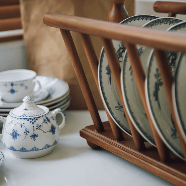 حامل صحون مصنوع من الخشب الطبيعي يضيف لمسة من سحر السبعينيات وأناقة الريف الأوروبي 9620