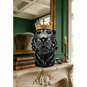 تحفه لرأس نمر ملكي يرتدي تاجاً ذهبياً، وهو قطعة ديكور فخمة ترمز للسيادة والقوة، وتضفي لمسة من الهيبة على المساحات الداخليه 9518