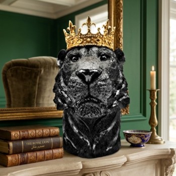 تحفه لرأس نمر ملكي يرتدي تاجاً ذهبياً، وهو قطعة ديكور فخمة ترمز للسيادة والقوة، وتضفي لمسة من الهيبة على المساحات الداخليه 9518 تحفه لرأس نمر ملكي يرتدي تاجاً ذهبياً، وهو قطعة ديكور فخمة ترمز للسيادة والقوة، وتضفي لمسة من الهيبة على المساحات الداخليه 9518