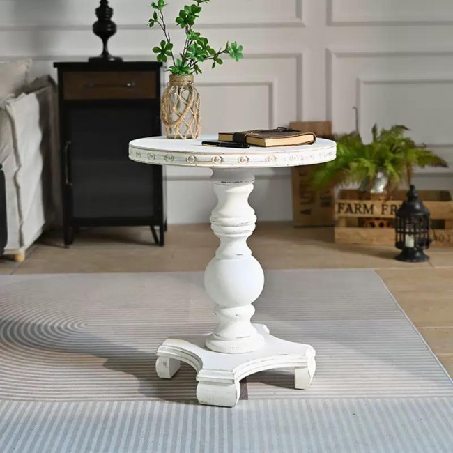 طاولة جانبية كلاسيكية بتصميم "فينتاج" يجمع بين الأناقة والعملية، وهي مثالية لإضافة لمسة فنية لغرف المعيشة أو مداخل المنازلL9592