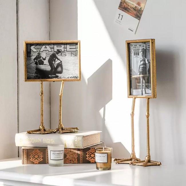 برواز صور بشكل ارجل البطه قطعة ديكور غير تقليدية تجمع بين الفكاهة والأناقة، وهي مصممة لتجعل ذكرياتك تقف شامخة بأسلوب "فينتاج" فريدمتوفر الحجمين9580