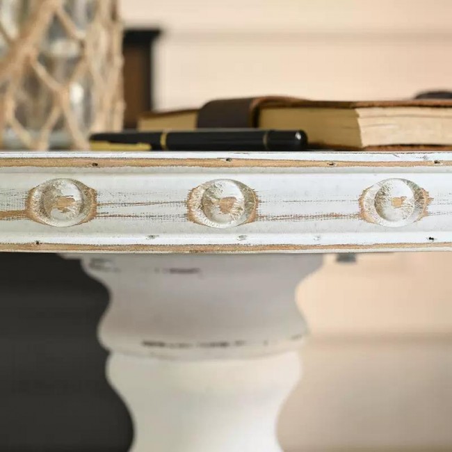 طاولة جانبية كلاسيكية بتصميم "فينتاج" يجمع بين الأناقة والعملية، وهي مثالية لإضافة لمسة فنية لغرف المعيشة أو مداخل المنازلL9592