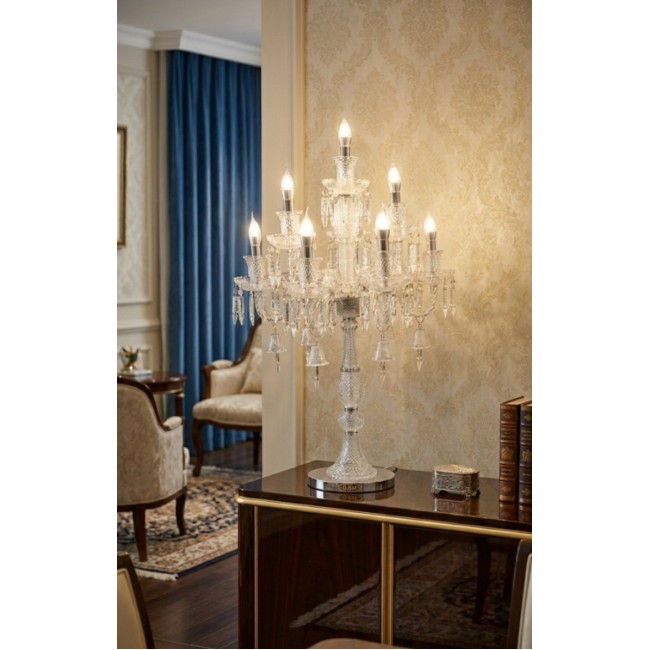 شمعدان كريستال بلمسة من الفخامة الملكية تجمع بين بريق الكريستال النقي والتصميم الكلاسيكي المتطورL9359