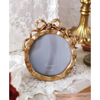 برواز ذكريات بتصميم فيونكه بلمسه ملكيه 9560