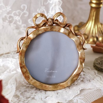 برواز ذكريات بتصميم فيونكه بلمسه ملكيه 9560