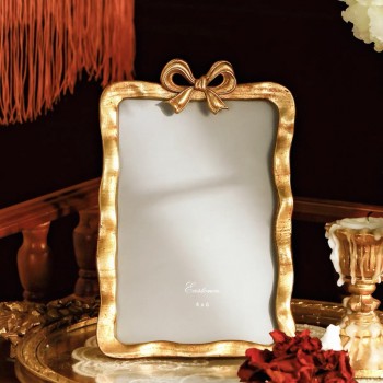 برواز ذكريات باطار ذهبي بلمسه من الرقي الكلاسيكي 9561