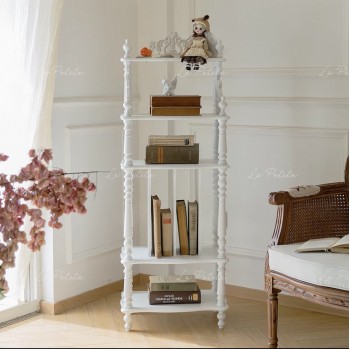 كونسول جداري بتصميم فرنسي كلاسيكي فيكتوري أنيق. يتميز بلونه الابيض الذي يمنحه مظهراً فخماً وعصرياً في آن واحد9618