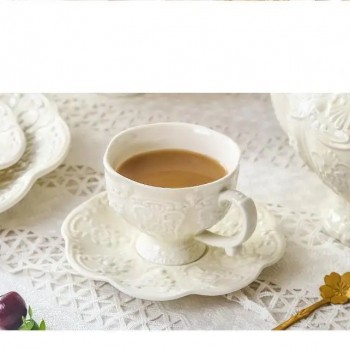 كوب وطبق ريتو الملكي بنقش ابيض -L2172 كوب وطبق ريتو الملكي بنقش ابيض -L2172