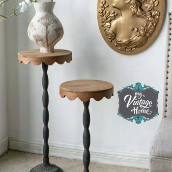 طاوله جانبيه بتصميم فني راق تجمع بين قاعده معدنيه فنتج وسطح خشبي طبيعي متوفر الحجمين 8213