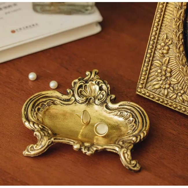 صحن اكسسوارات معدن مزخرف بطابع كلاسيك يجمع بين الرقي والفخامه 9104