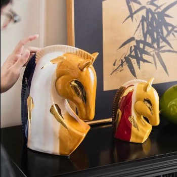 تحفه راس حصان بالوان مزدوجه بلمسات عصريه متميزه متوفر الحجمين 8278