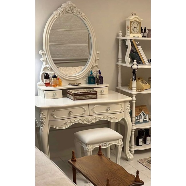 تسريحه ملكيه بيضاء من الخشب الطبيعي بزخارف فاخره 8614