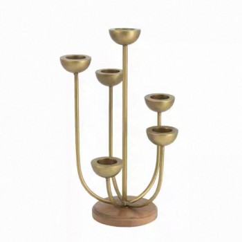 شمعدان بتصميم عصري بقاعده خشب 7896