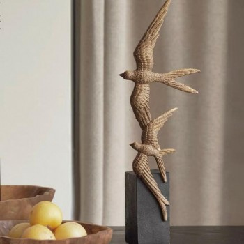 تحفه مكتبيه بتصميم العاصافير بقاعده سوداء 7916