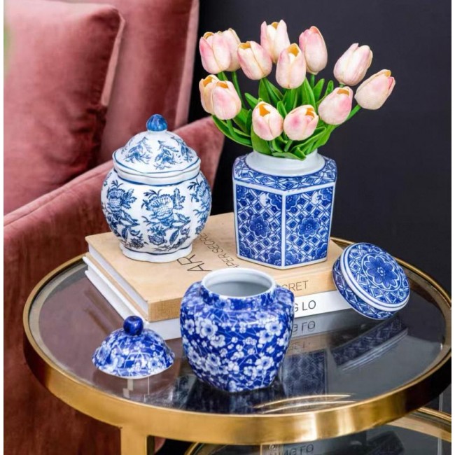 مجموعه طقم من فازات مزخرفه بنقوش مختلفه على الطراز الاوربي العدد 3 قطع 8125