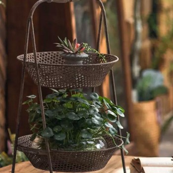 سله من المعدن مشغول يدويا بتصميم فينتج 8792