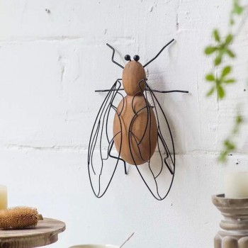 تحفه جداريه فريده تجمع بين الخشب الطبيعي والمعدن الاسود بتصميم مستوحى من شكل الحشرات تضيف لمسه فنيه جريئه  8852