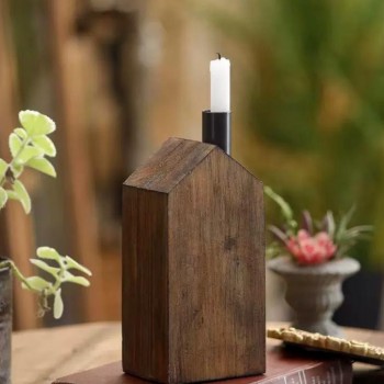 شمعدان بتصميم كوخ من الخشب الطبيعي 8782