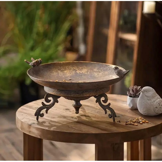 صحن معدن بارجل مشغول يدويا بتصميم اوربي 8748