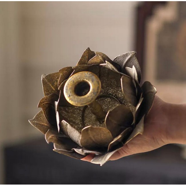 شمعدان معدن بتصميم روز متوفر بحجمين مختلفين 8900