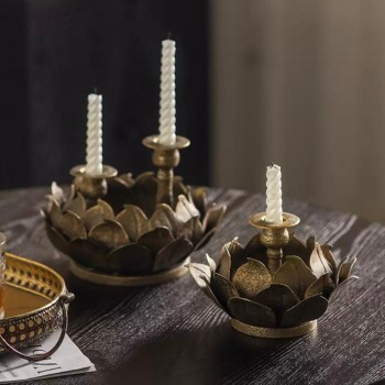 شمعدان معدن بتصميم روز متوفر بحجمين مختلفين 8900