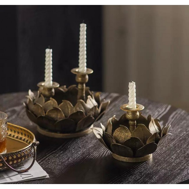 شمعدان معدن بتصميم روز متوفر بحجمين مختلفين 8900