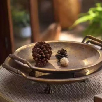 صينيه تقديم بمقابض معدن ذهبي بتفاصيل اوربيه متوفر الحجمين 8786