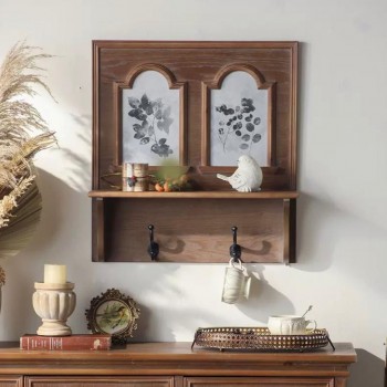 رف جداري بني من خشب الطبيعي على الطراز الاروبي مع خطافات  8838