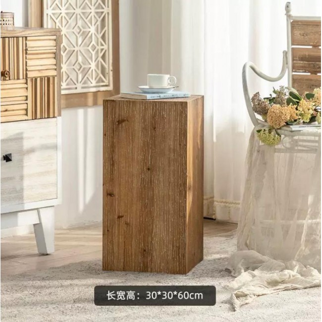 طاوله جانبيه بسطح مربع مصنوعه من الخشب الطبيعي بتفاصيل مودرن متوفر احجمين 8910