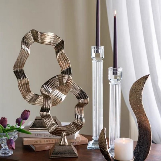 شمعدان زجاجي بتصميم اوربي متوفر الحجمين 7936