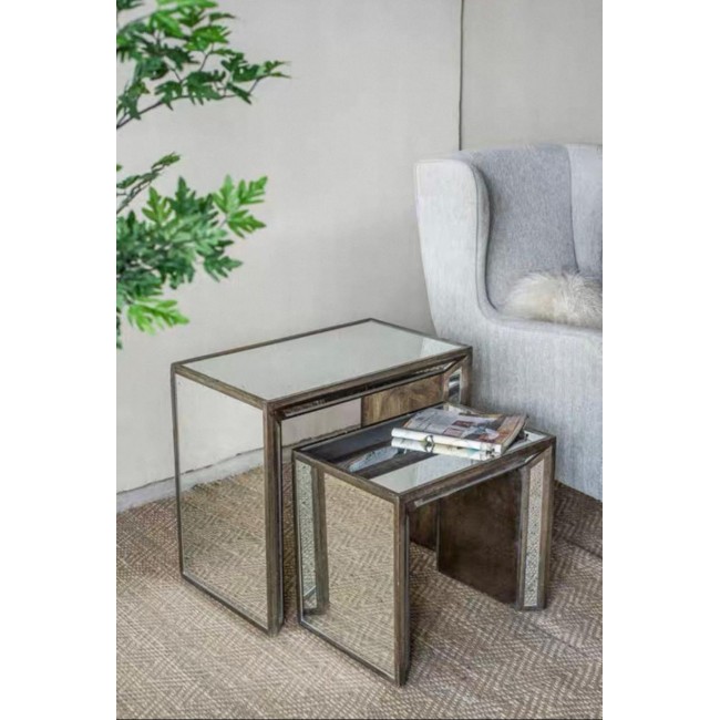 طاوله جانبيه طقم باسطح مرايا مدعم بخشب يضيف جمالا للمنزل 7780