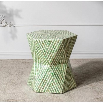 طاوله جانبيه بتصميم هندسي مطعم برقائق طبيعيه فاخره 7833