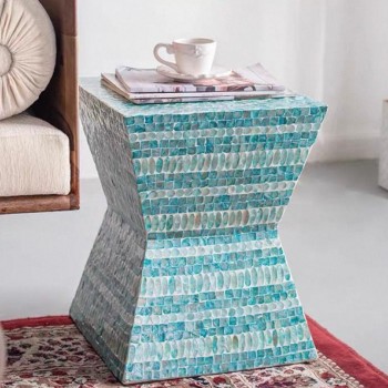 طاوله جانبيه بتصميم هندسي مطعمه بصدف طبيعي فاخر مثالي لديكور المنزلL7817