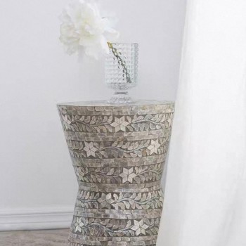 طاوله جانبيه مستديره مطعمه بصدف طبيعي بتصميم الورود أنيقه 7832