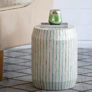 طاوله مستديره جانبيه مطعمه برقائق من الصدف الطبيعي 7805