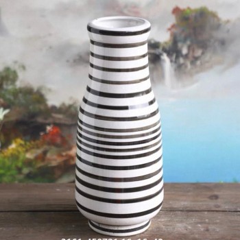 فازه سيراميك مودرن بخطوط متعدده الاسود والابيض 7771