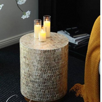 طاوله جانبيه مستديره مطعمه بقطع من الصدف الطبيعي 8008