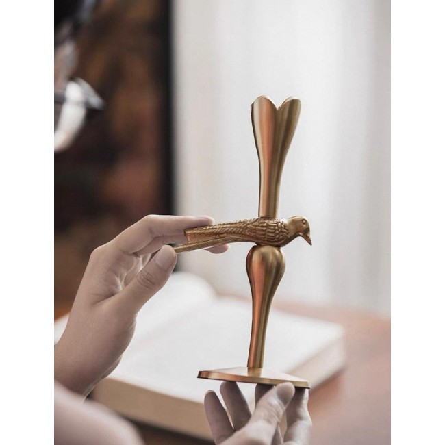 شمعدان معدن ذهبي بستايل اوربي متوفر الحجمين L8077 شمعدان معدن ذهبي بستايل اوربي متوفر الحجمين L8077