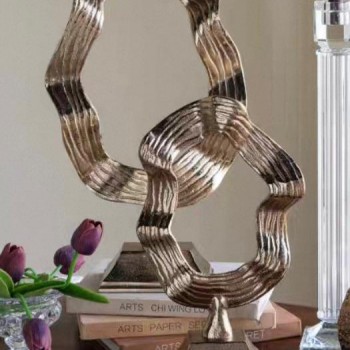 تحفه مكتبيه معدن مذهب بتصميم اوربي متوفر الحجمين 8002