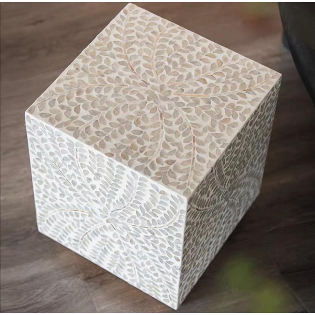 طاوله جانبيه مربعه مطعمه بصدف طبيعي 8015