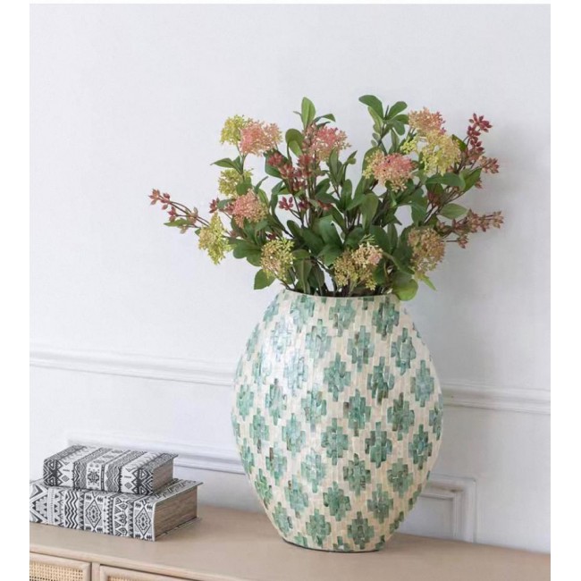 فازه انيقه بتصميم هندسي مطعمه برقائق الصدف الطبيعي 8119